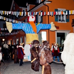 Verbrennung auf dem Stefansplatz: Die Puppe wurde vom Schneeschreck zum Platz gezogen.