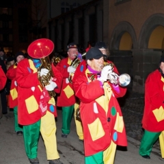 Verbrennung auf dem Stefansplatz: Die Clowngruppe lief hinterher.