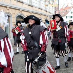 Der Fanfarenzug auf dem Weg zum närrischen Frühschoppen.