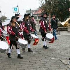 Der Fanfarenzug auf dem Weg zum närrischen Frühschoppen.