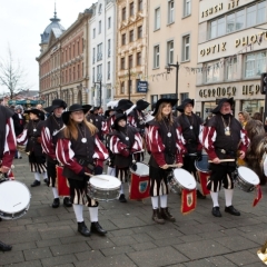 Der Fanfarenzug auf dem Weg zum närrischen Frühschoppen.