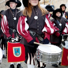 Der Fanfarenzug auf dem Weg zum närrischen Frühschoppen.