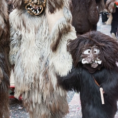 Umzug am Fasnachtssonntag: Der Schneeschreck in Aktion.