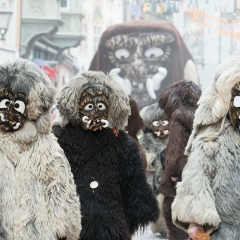 Umzug am Fasnachtssonntag: Der Schneeschreck in Aktion.