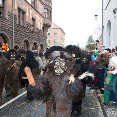 Umzug am Fasnachtssonntag: Der Schneeschreck in Aktion.