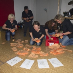 Männerballett-Treffen vom Schneeschreck: Die Jury bei der Auszählung der abgegebenen Stimmen.