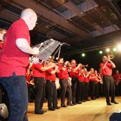 Männerballett-Treffen vom Schneeschreck: Zum Auftakt spielte die Clowngruppe unter der Leitung von Gerd Zachenbacher.