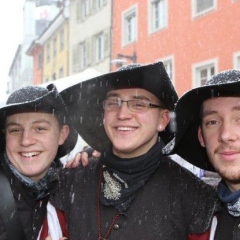 Der Fanfarenzug der Schneckenburg beim Närrischen Jahrmarkt auf der Marktstätte.