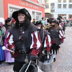 Umzug am Fasnachtssonntag in der Stadt: Danach folgten die Spieler in Reih und Glied.