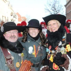 Umzug am Fasnachtssonntag in der Stadt: Als nächstes kam der Räuber.