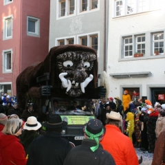 Umzug am Fasnachtssonntag in der Stadt: Der Schneeschreck beendete den Schneckenburg-Tross.