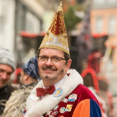 Umzug am Fasnachtssonntag: Umzugsbegleiter Jörg Becker hatte alles im Griff.