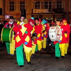 Verbrennung auf dem Stepahnsplatz: Die Clowngruppe lief ein.