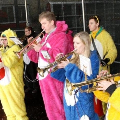 Der Fanfarenzug beim Narrenmarkt auf der Marktstätte.