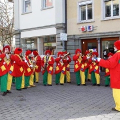 Rosenmontag mit der Clowngruppe: Vor dem Speckessen gab es noch ein Platzkonzert.