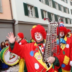 Umzug am Fasnachtssonntag: Danach folgte die Clowngruppe.