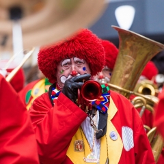 Umzug am Fasnachtssonntag: Danach folgte die Clowngruppe.