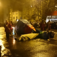 Verbrennung auf dem Stephansplatz: Wegen den schlechten Witterungsverhältnissen wurde die Puppe vor der Verbrennung abgelegt.