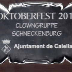 Die Clowngruppe in Calella (bei Barcelona): Die Erinnerungstafel für die Teilnehmer.