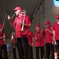 Die Clowngruppe in Calella (bei Barcelona): Gerd Zachenbacher begrüßte die Zuschauer im Zelt.