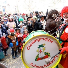 Schmutziger Donnerstag: Auftritt auf der Bühne des Südkuriers auf dem Fischmarkt.