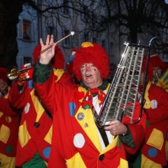 Narrenbaumstellen auf dem Gottmannplatz: Danach folgte die Clowngruppe.