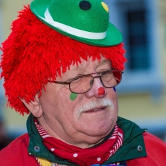 Narrenbaumstellen auf dem Gottmannplatz: Danach folgte die Clowngruppe.