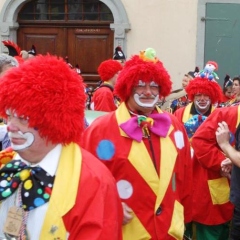 Rosenmontag:  Die Clowngruppe lief zum Speckessen ein.