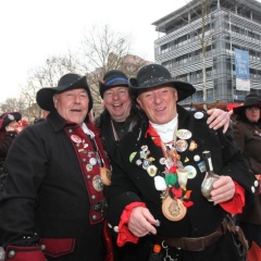 Umzug am Fasnachtssonntag: Die erste Gruppe der Schneckenburg war der Räuber.