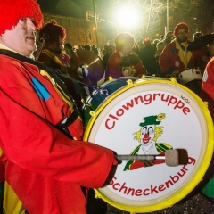 Narrenbaumstellen auf dem Gottmannplatz: Am Ende spielte noch die Clowngruppe.