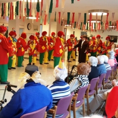 Rosenmontag mit der Clowngruppe: Am Nachmittag gab es einen längeren Besuch in der Rosenau.