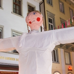 Verbrennung auf dem Stephansplatz: Die Puppe kam auf den Platz.