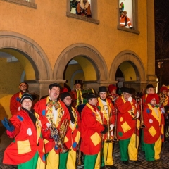 Verbrennung auf dem Stephansplatz: Die Clowngruppe unterhielt bereits die Zuschauer.