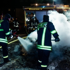 Verbrennung auf dem Stephansplatz: Der Rest der Glut wurde durch die Feuerwehr gelöscht.