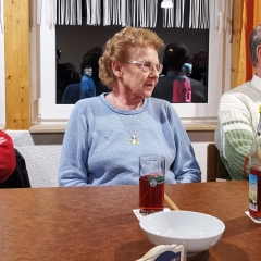 Hering Essen im Bouleclub: Auch die Ehrenelfer mit Frauen waren mit dabei.