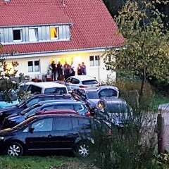 Auf der Clowngruppen-Hütte: Abendliche Stimmung.