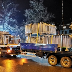 Narrenbaum Stellen auf dem Gottmannplatz: Am Ende der Veranstaltung mussten die Absperrgitter wieder versorgt werden.