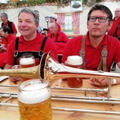 Die Clowngruppe nach dem Spielen auf dem Oktoberfest.