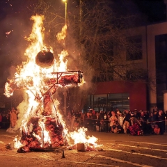 Verbrennung auf dem Stefansplatz: Die Puppe brannte.