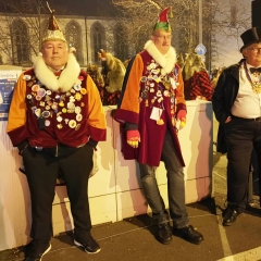 Verbrennung auf dem Stefansplatz: Die beiden Elferräte Jörg Deicher und Rolf Reisacher schauten gebannt zu.