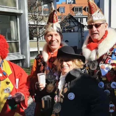 Umzug in Konstanz: Umzugsende auf dem Münsterplatz.