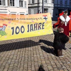 Umzug in Konstanz: Umzugsende auf dem Münsterplatz.