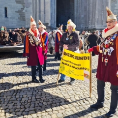 Umzug in Konstanz: Umzugsende auf dem Münsterplatz.