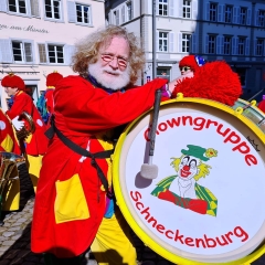 Umzug in Konstanz: Umzugsende auf dem Münsterplatz.