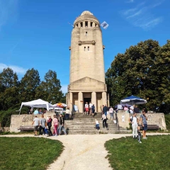 Einweihung des neuen Räuberwagens während des Bismarkturmfestes des Narrenvereins der Seehasen.