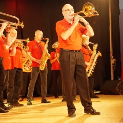 Ballett-Treffen Schneckenbürgler Schneeschreck: Die Clowngruppe eröffnete den Abend. Die musikalische Leitung hatte Gerd Zachenbacher.