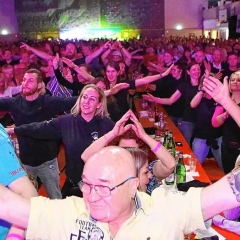 Ballett-Treffen Schneckenbürgler Schneeschreck: Im vollbesetzten Saal herrschte eine tolle Stimmung. (Bild: Oliver Hanser)