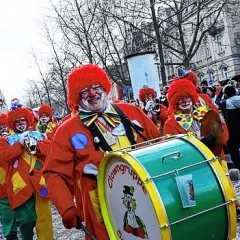 Umzug in Konstanz: Die Clowngruppe während dem Umzug.