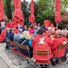 Vatertagsausflug der Clowngruppe: Der Fanclub der Kapelle war immer dabei.