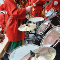 Schmutziger Donnerstag: Die Clowngruppe in der Sonnenhaldeschule.